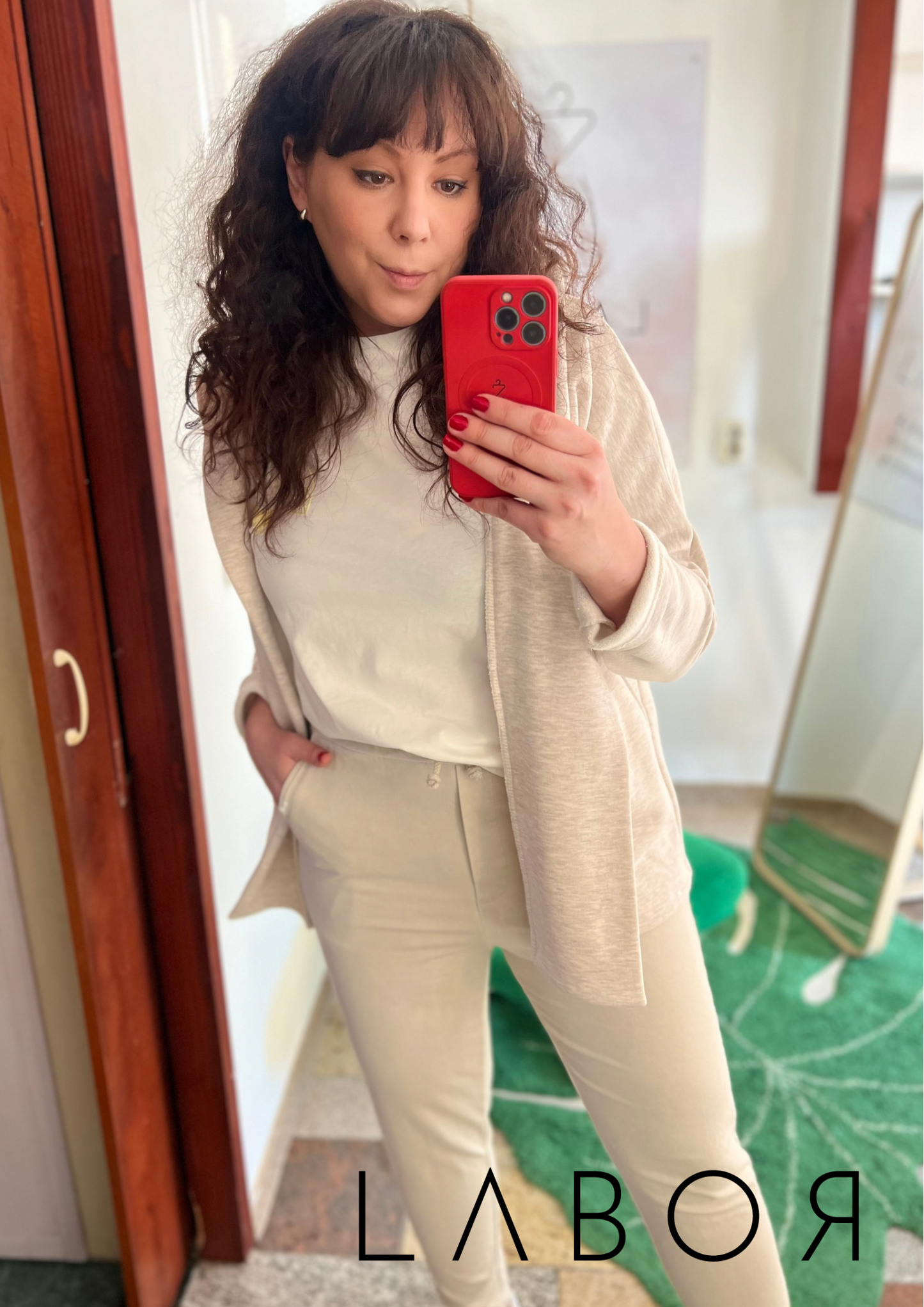 Gumis derekú jogger - CAROLINA