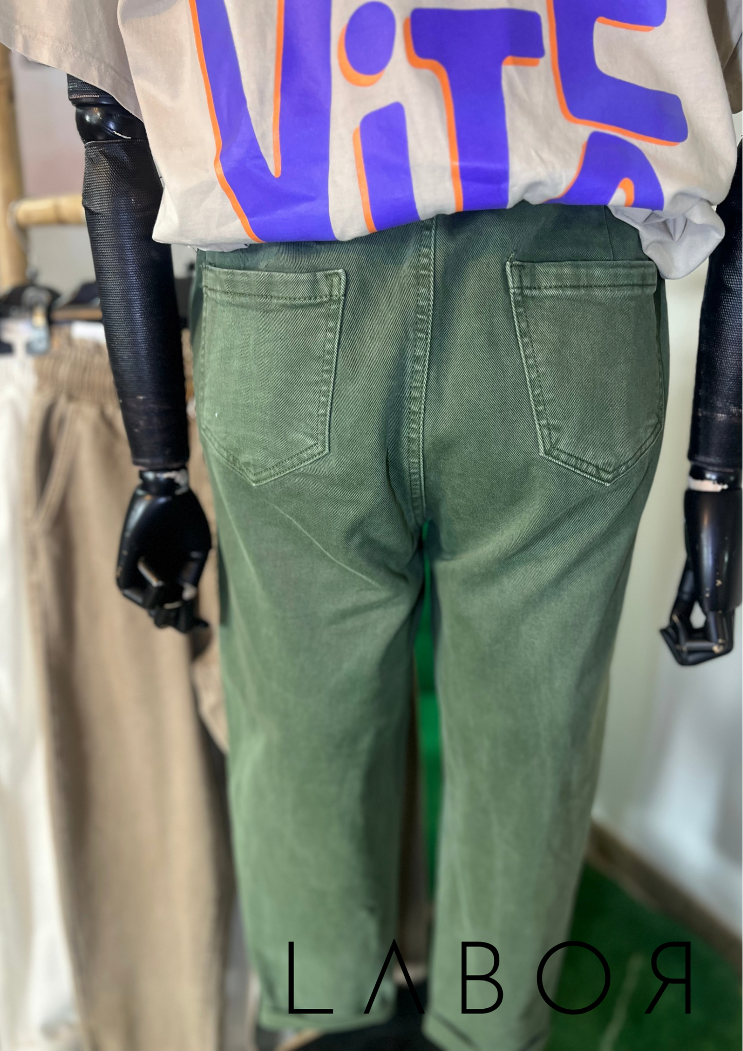 Gumis derekú jogger - CAROLINA